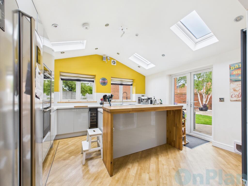 CAM04024G0-PR0029-STILL031