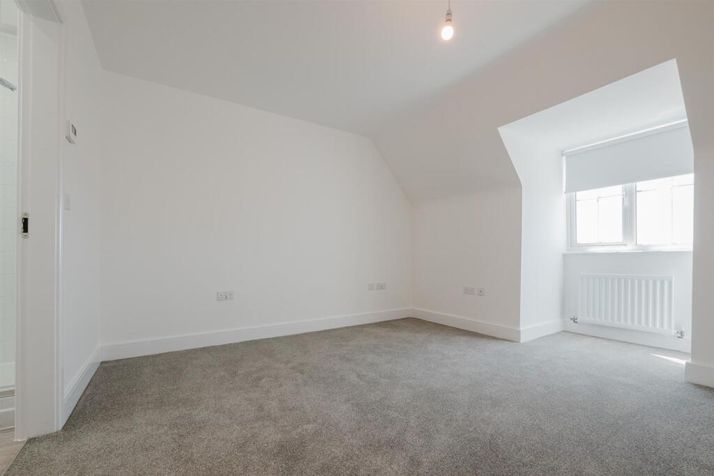 Bedroom 4.jpg