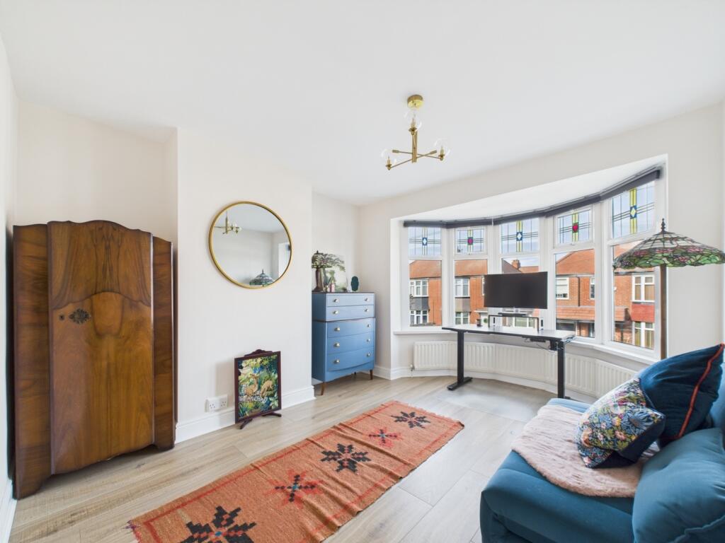 CAM02195G0-PR0067-STILL026