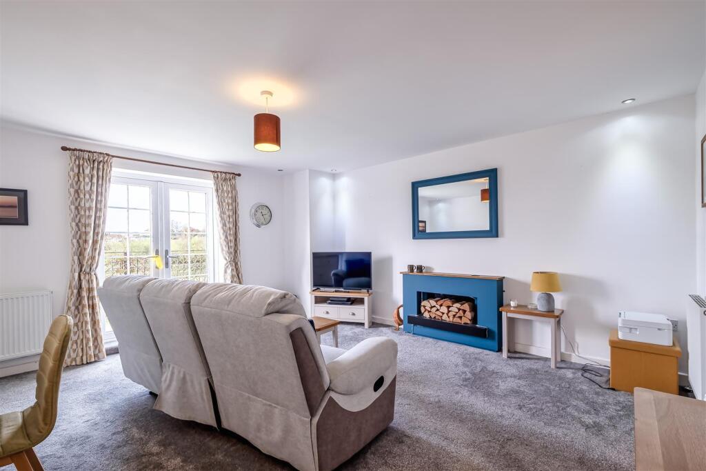 Flat 6, 16 Sherborne Avenue (6 of 13).jpg
