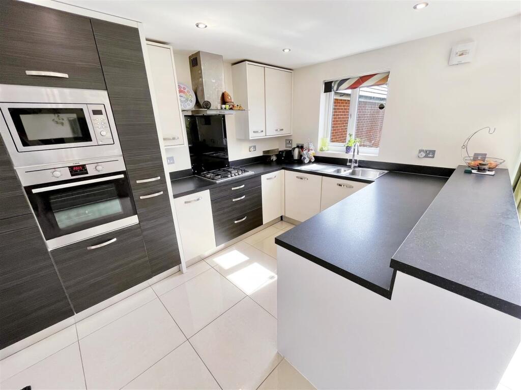 Dining Kitchen Aspect 5