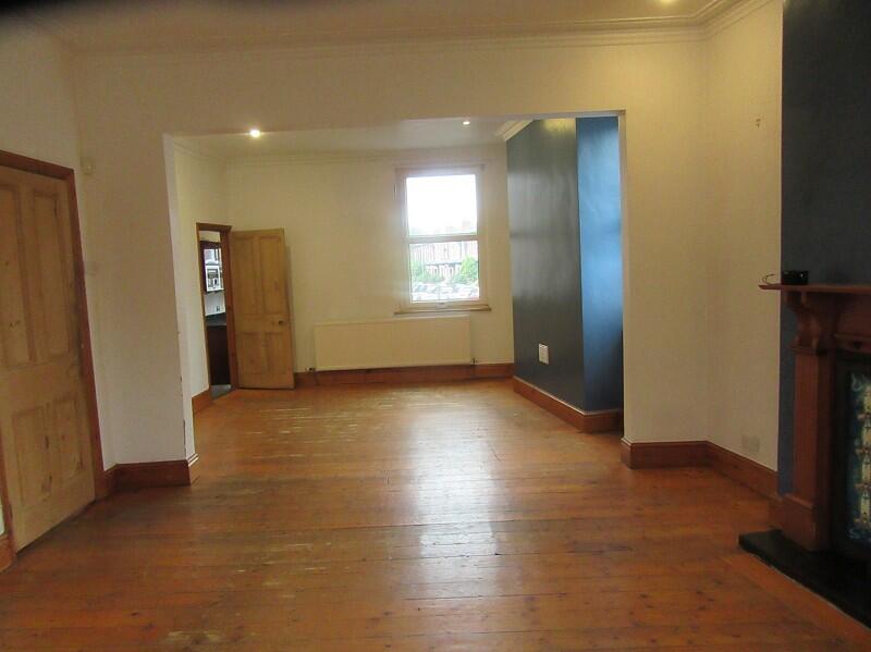 Through Lounge (rear)