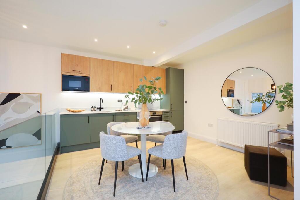 Show Flat - Mitcham Rd Sw17 (14).jpg