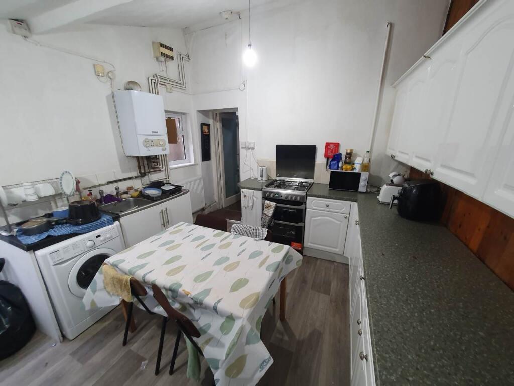 Kitchen Reverse Angl