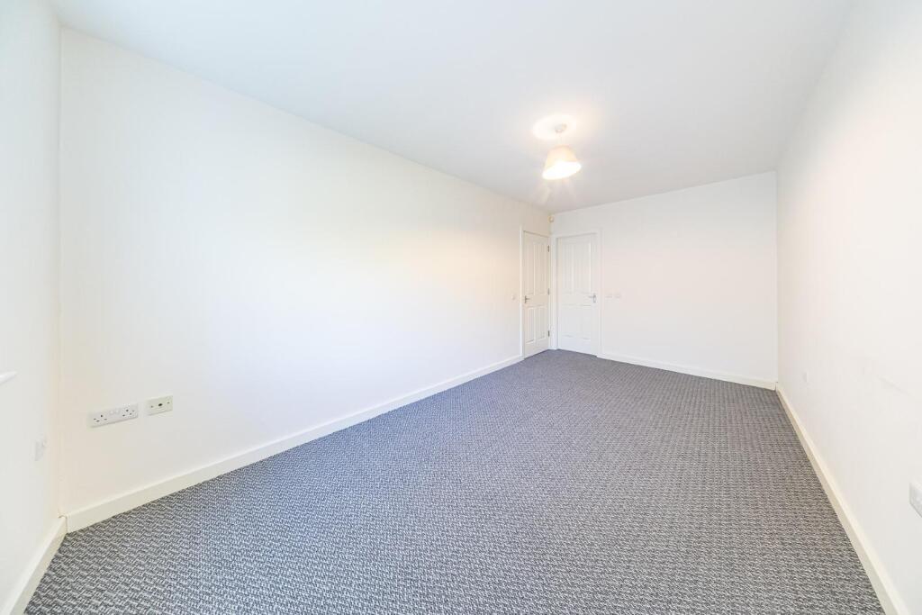 Bridgefield Court bedroom 1.jpg