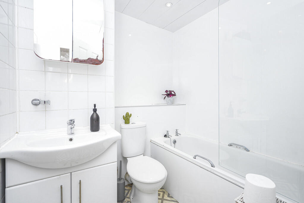 Flat 3, 23 Waggon...