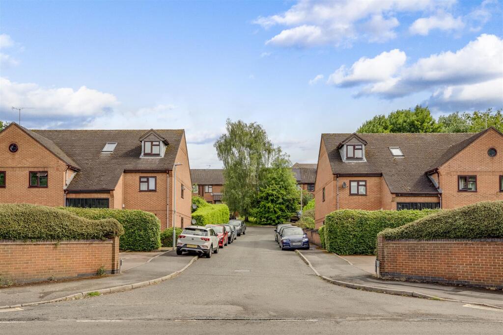 12 Old Coach Drive, HP11 1AS-14.jpg