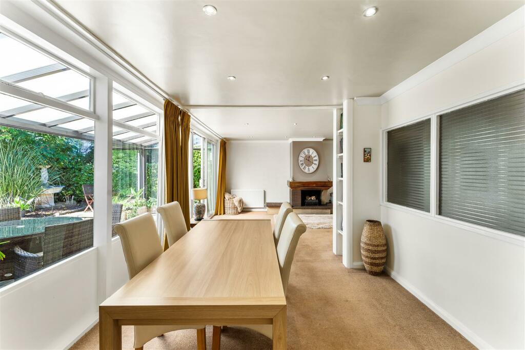 Open Plan Lounge / Dining Room