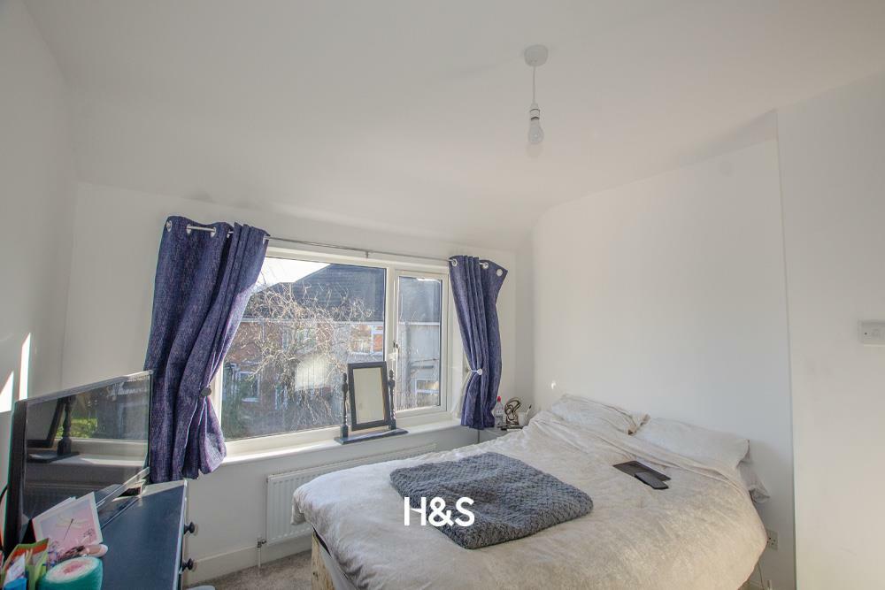 4 arnold road master bedroom.jpg