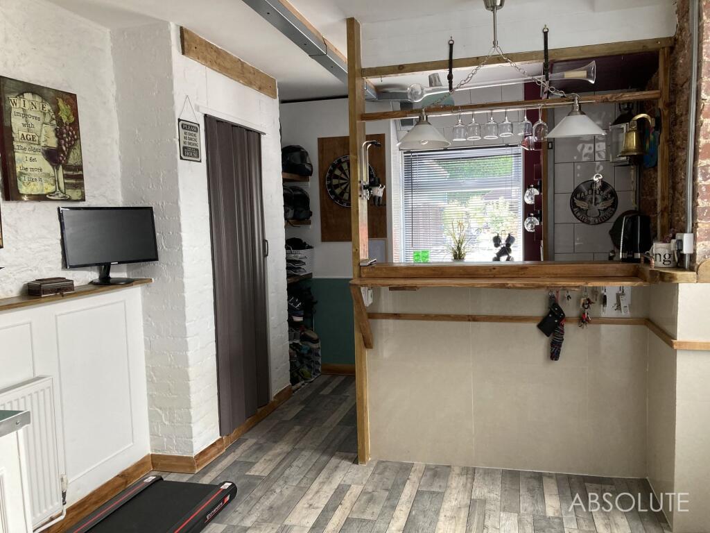 Bar/family room