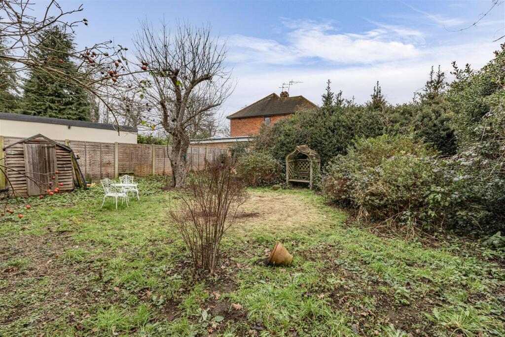 West Cottage, 50 Parvis Road, Byfleet, KT14 7EH - 