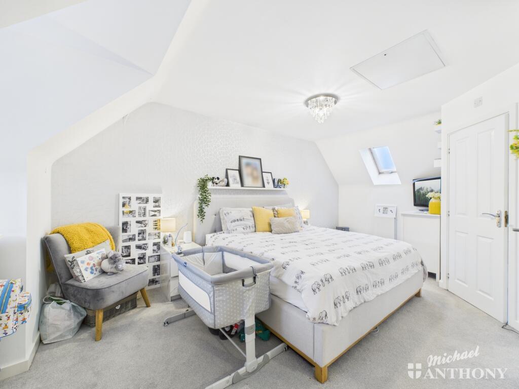 CAM02773G0-PR0368-STILL019