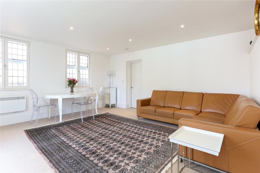 Siiting/Dining Room