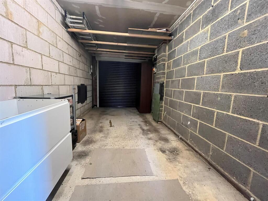 GARAGE.jpg