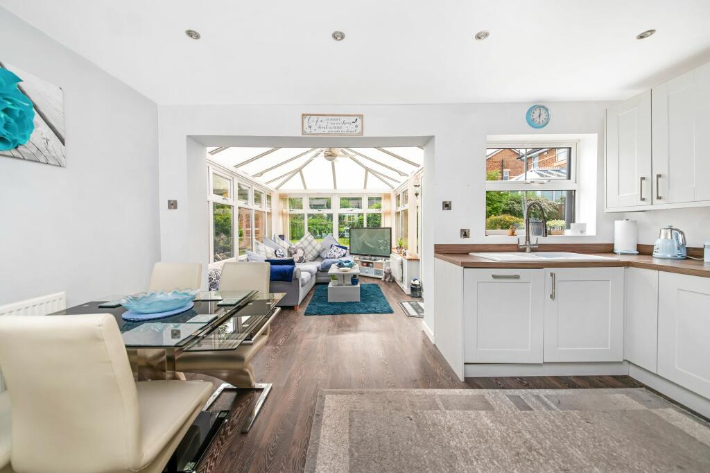 OPEN PLAN DINING KITCHEN