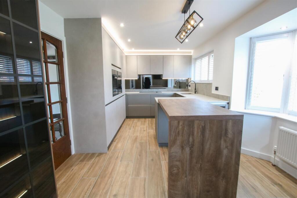 BREAKFAST KITCHEN