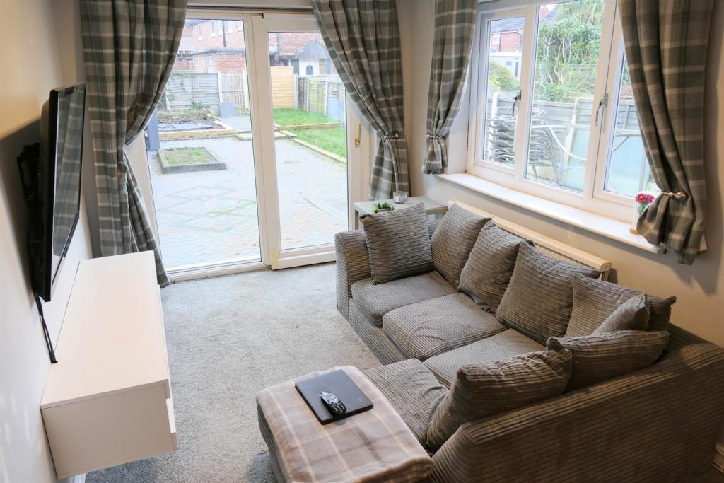 Sitting Area b