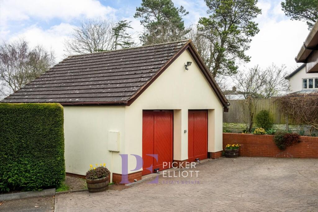 Detached Garage
