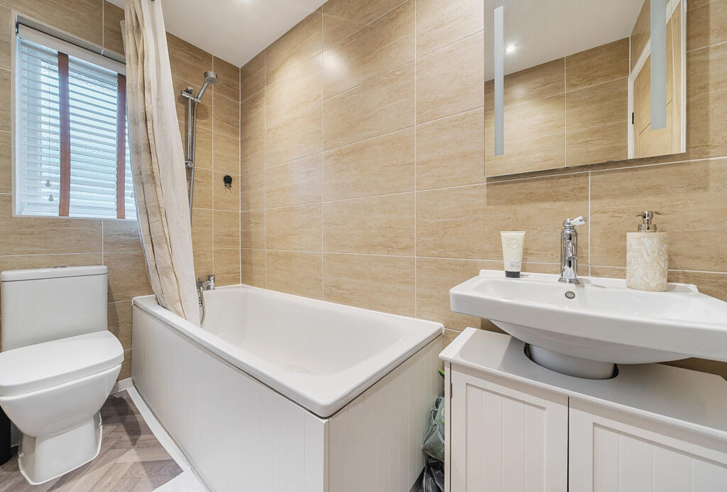 1330789-7-688b9ad...