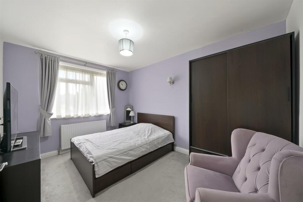 16 Danemead Grove - Rvn5YZIeRlRE1iCxXwoR.jpg