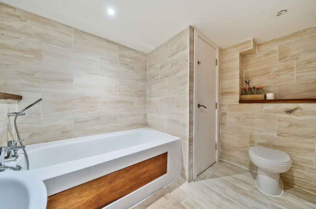 1294354-15-682b4c...