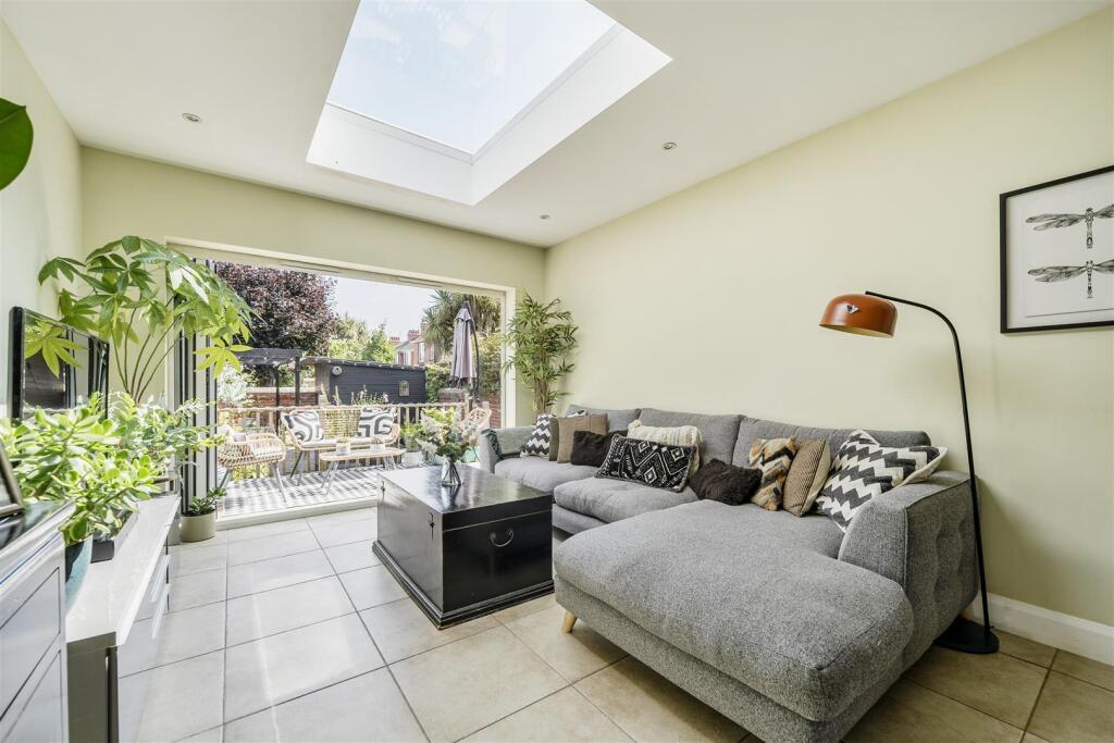 For Sale by Aspire Residential | Broadwater Road