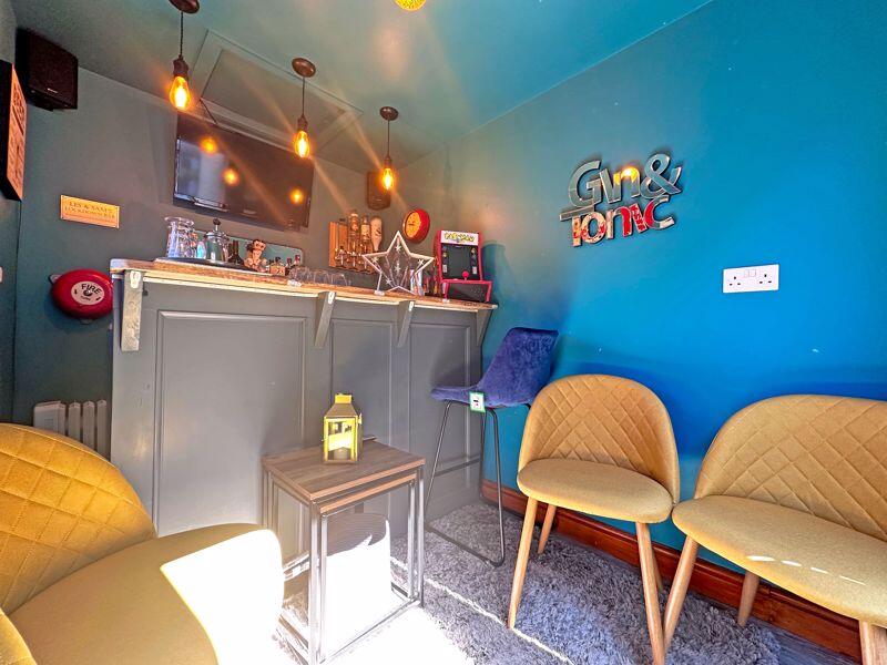 Bar/Office