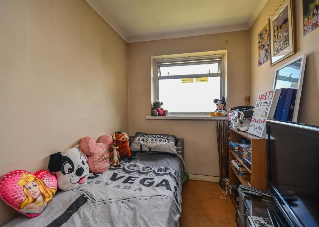 25 Foley Grove-Bedroom 2.jpg