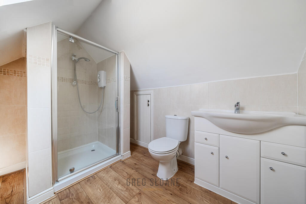 Ensuite to first floor bedroom 1