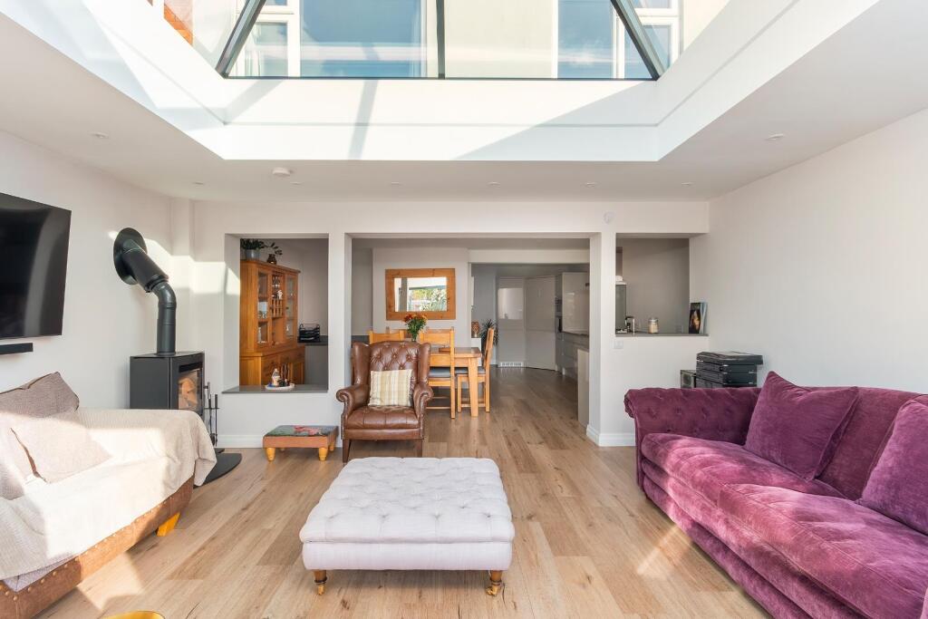 1B2H9RDD - Lounge B.jpg