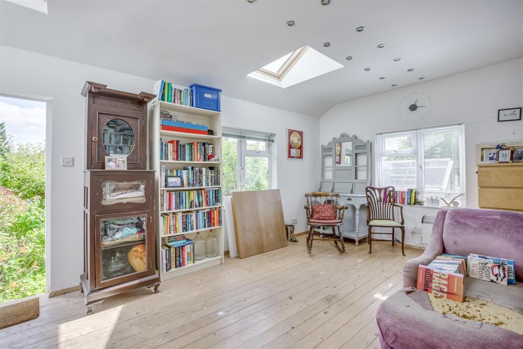 2 Lime Avenue, HP11 1DP-13.jpg