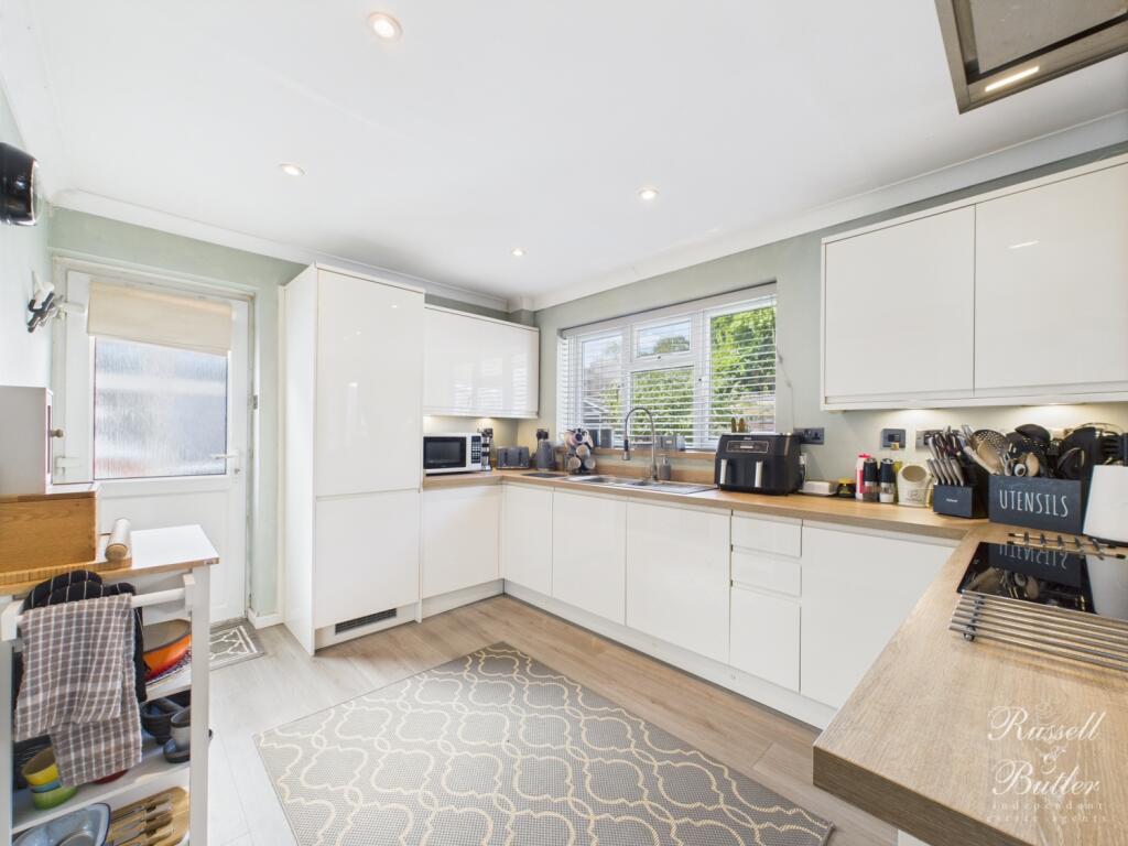 CAM01995G0-PR0325-STILL001