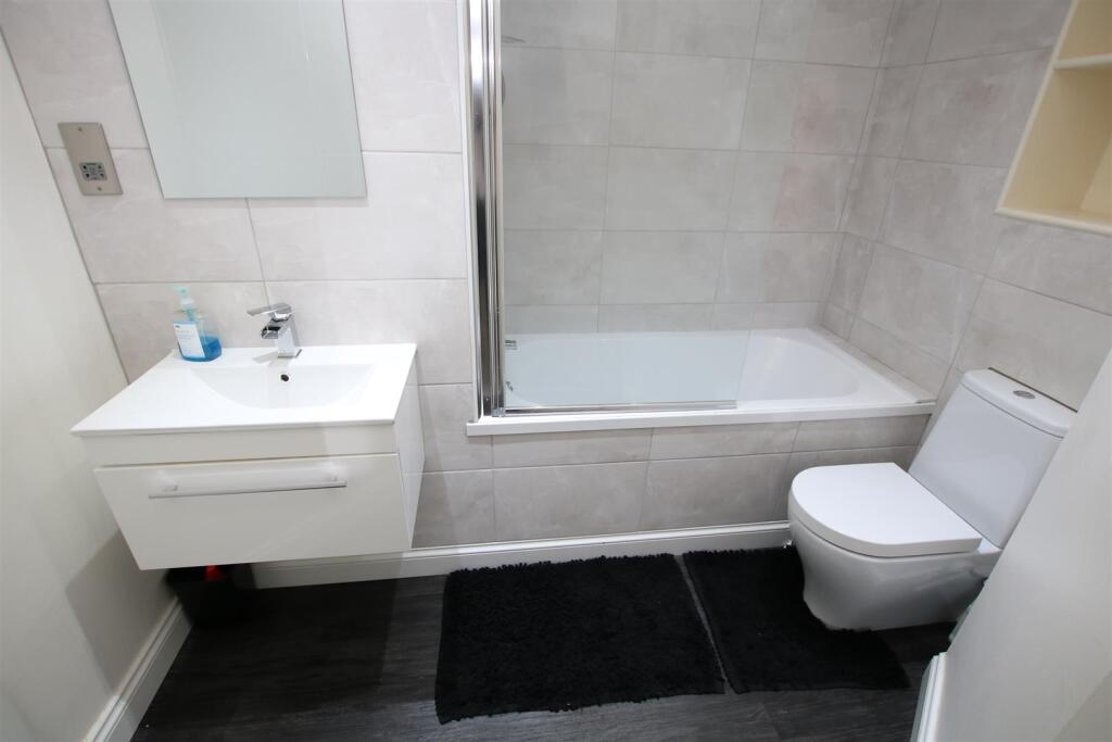 Bathroom.JPG