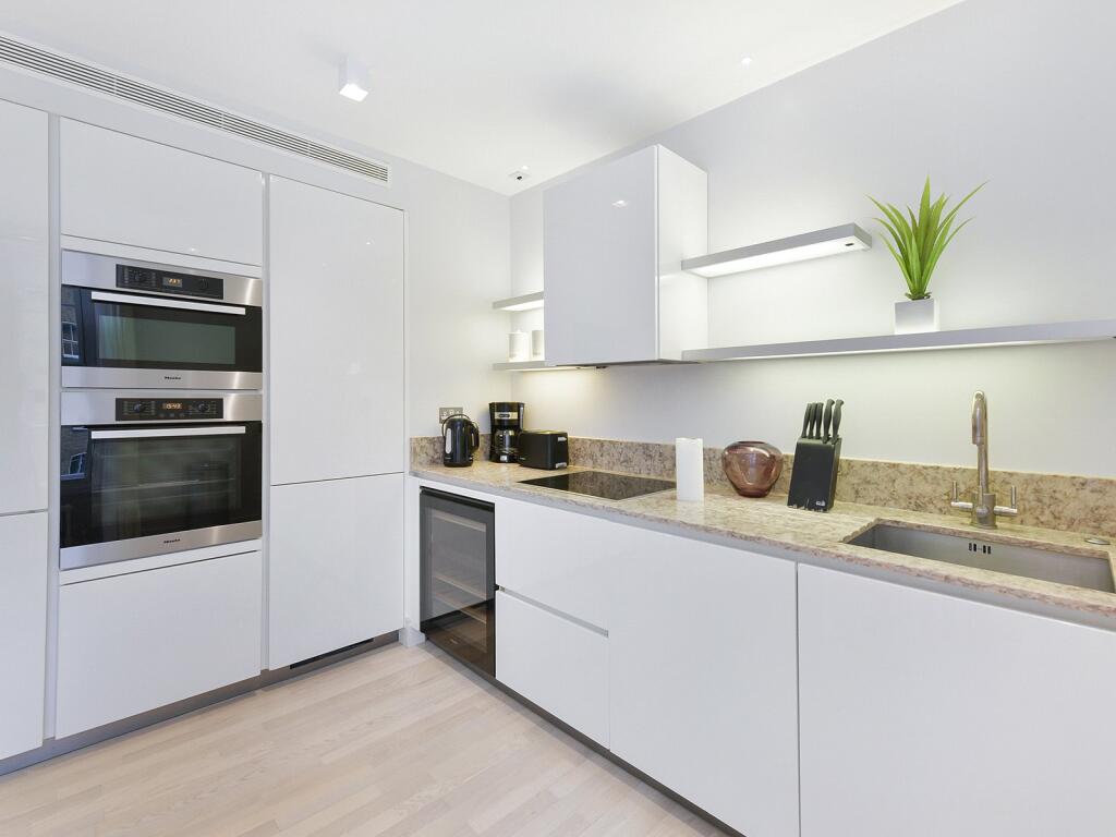 Upper St Martins Lan