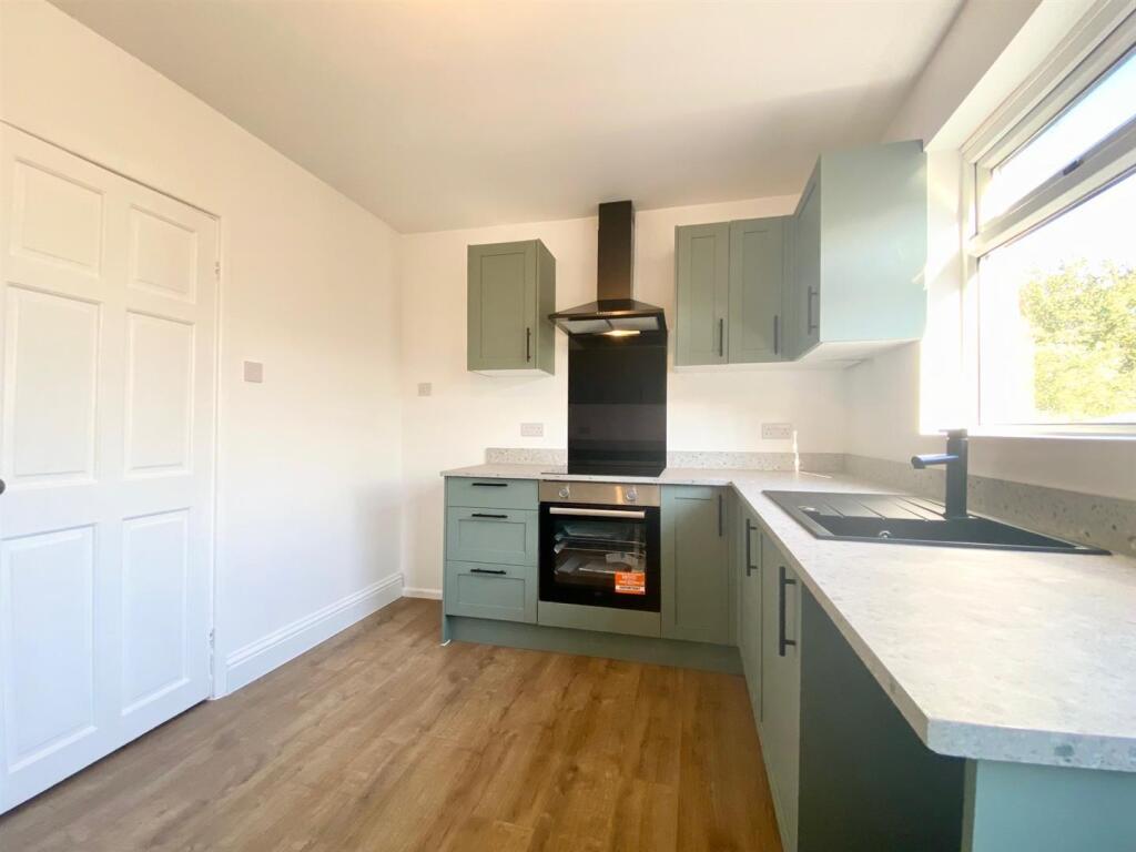 Kitchen 2.jpg