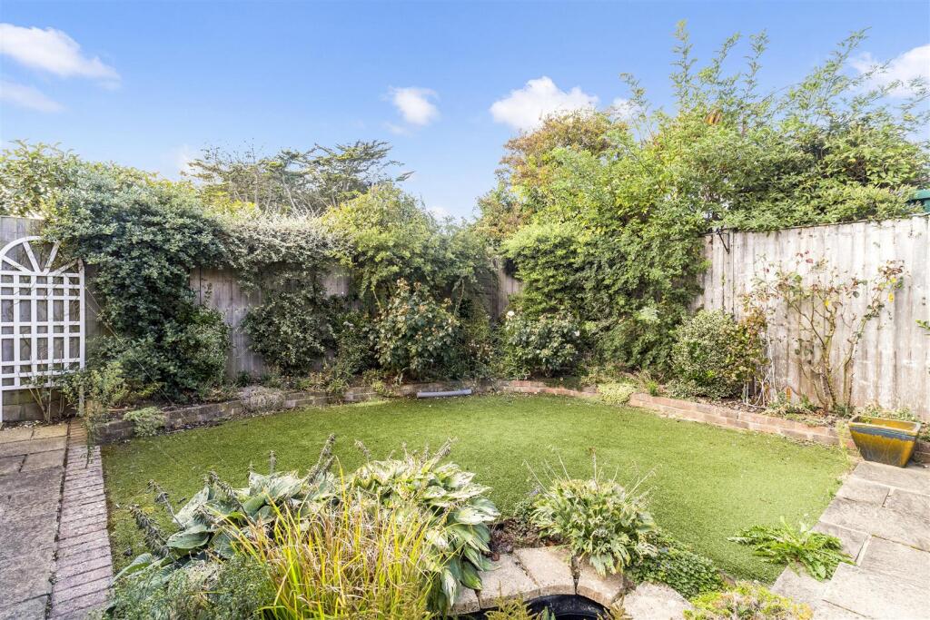 5a Tamarisk Way_020.JPG