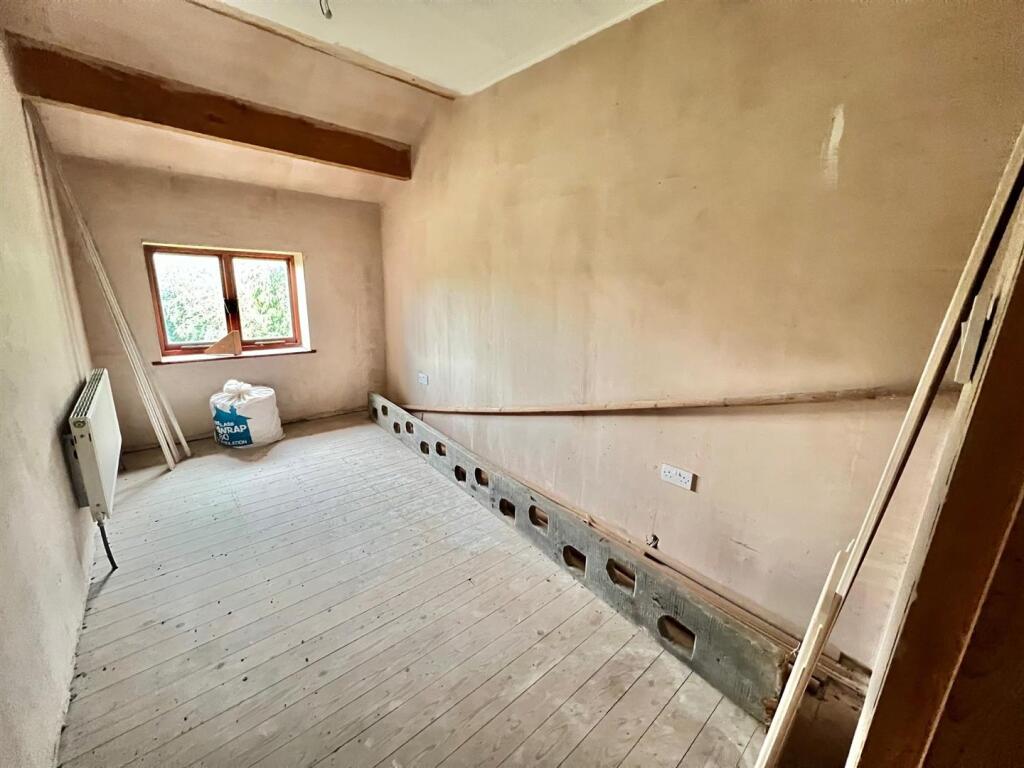 Bramleys Estate Agents - Quarmby Road - Building a