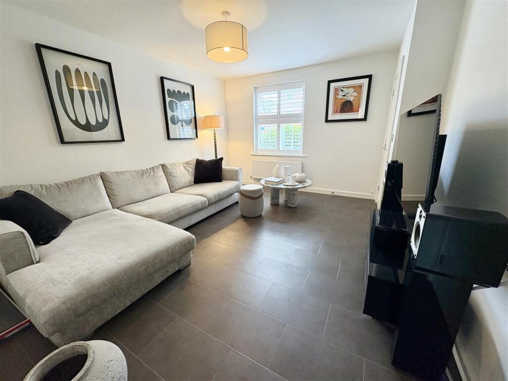 4. lounge.jpg