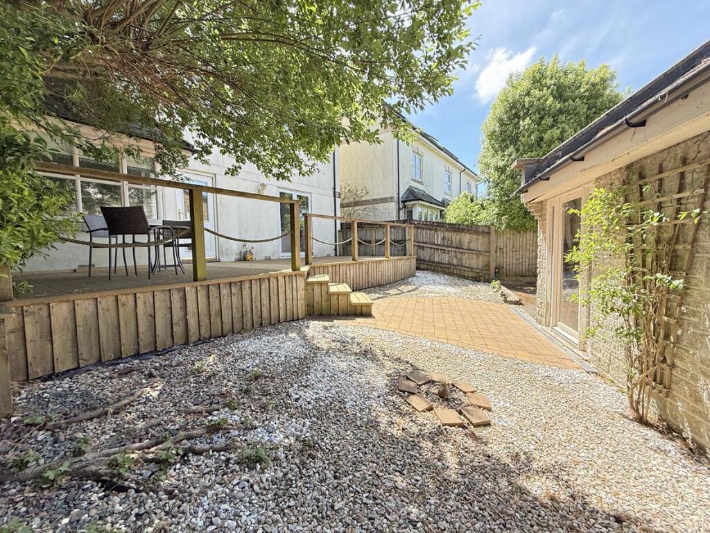 Temeraire Road 2 - Garden 4.jpg