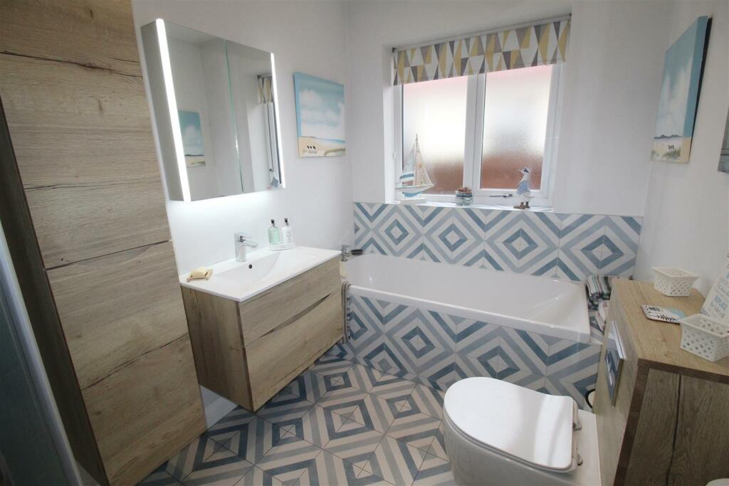 St Thomas Road, 78, bathroom.JPG