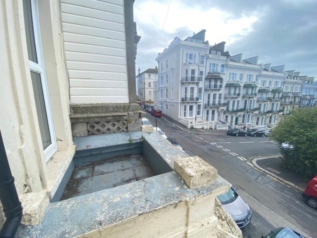 Ornamental balcony o