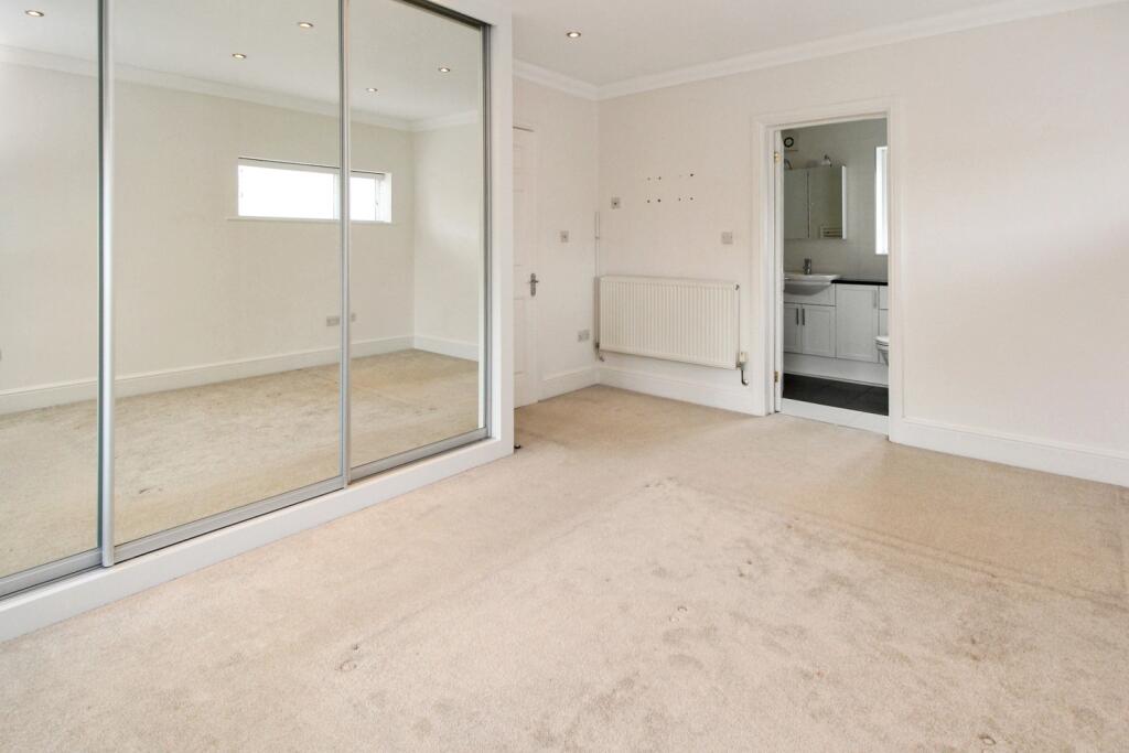 Master Bedroom to En-Suite