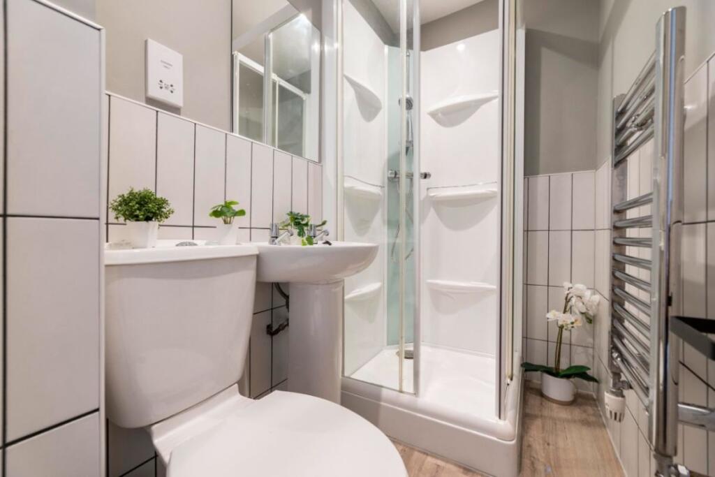 1FSF11 - Bathroom