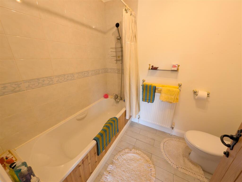 En-suite bathroom