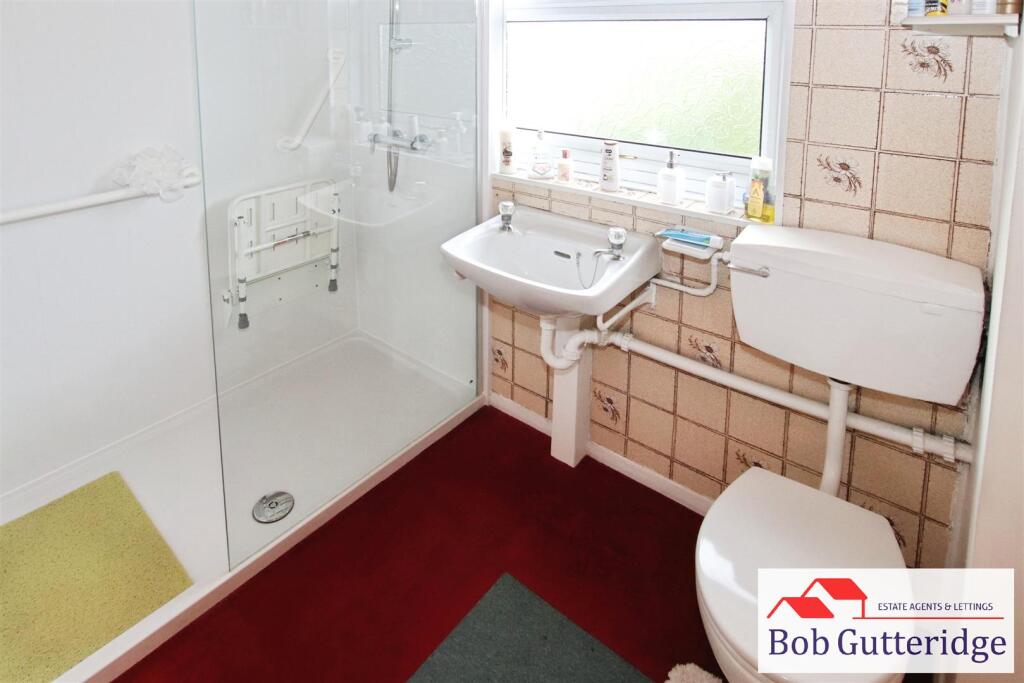 FIRST FLOOR SHOWER ROOM