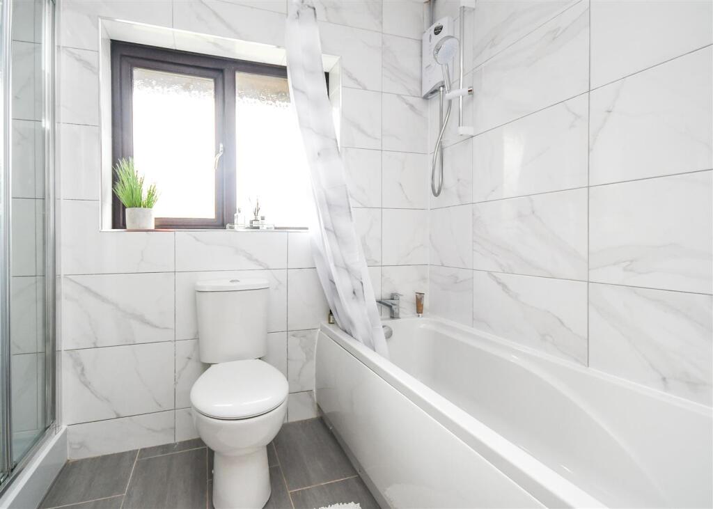 15 Midhurst  Grove - Bathroom.jpg