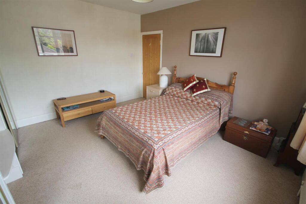 RR Bedroom 1ii.JPG