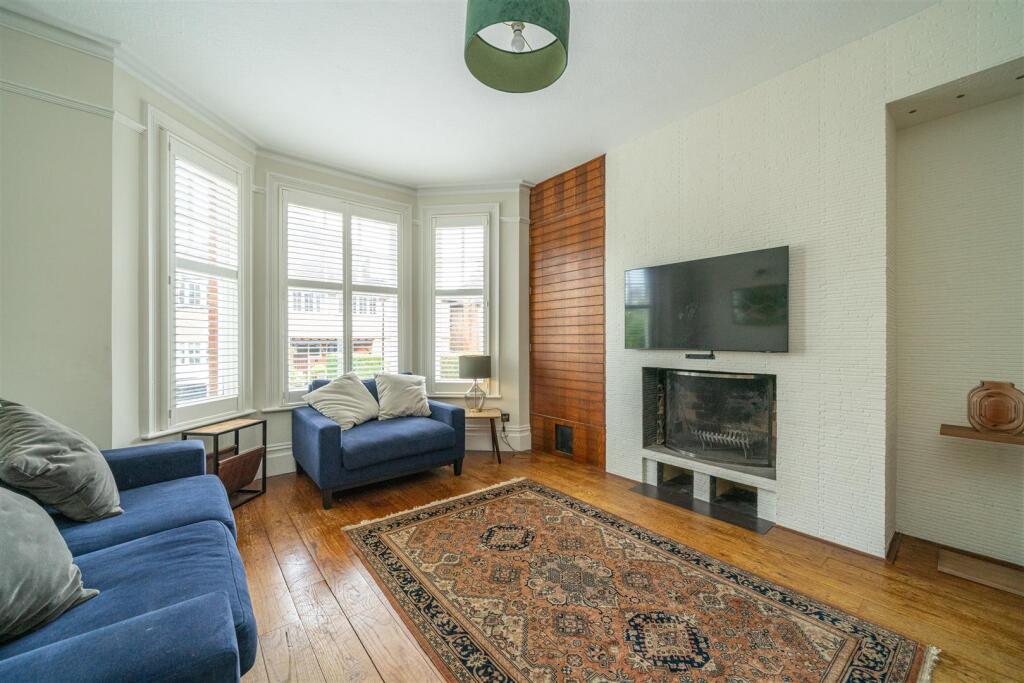 Lounge/Family Room