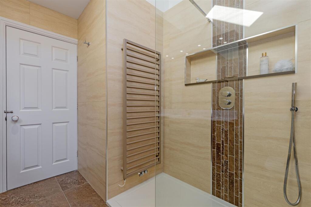 Shower Room 2-2.jpg