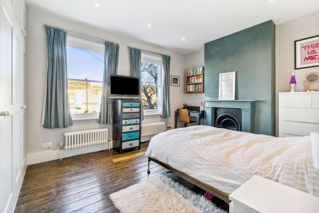 Bedroom (3).jpg